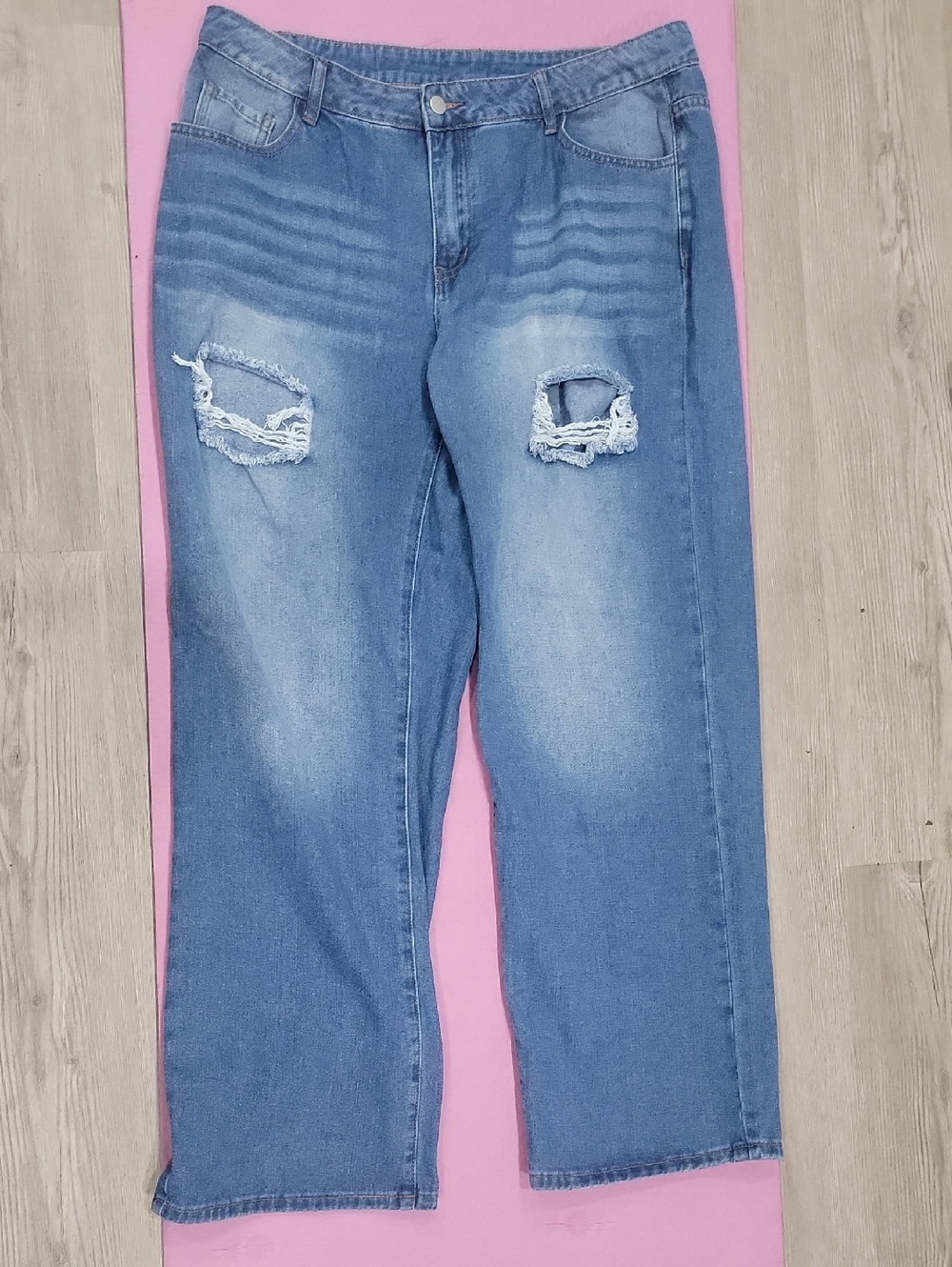 Women’s Light Blue Distressed Straight-Leg Jeans